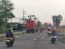 Polres Gresik Tindak Truk Besar Bandel Langgar Jam Operasional di Jalur Padat
