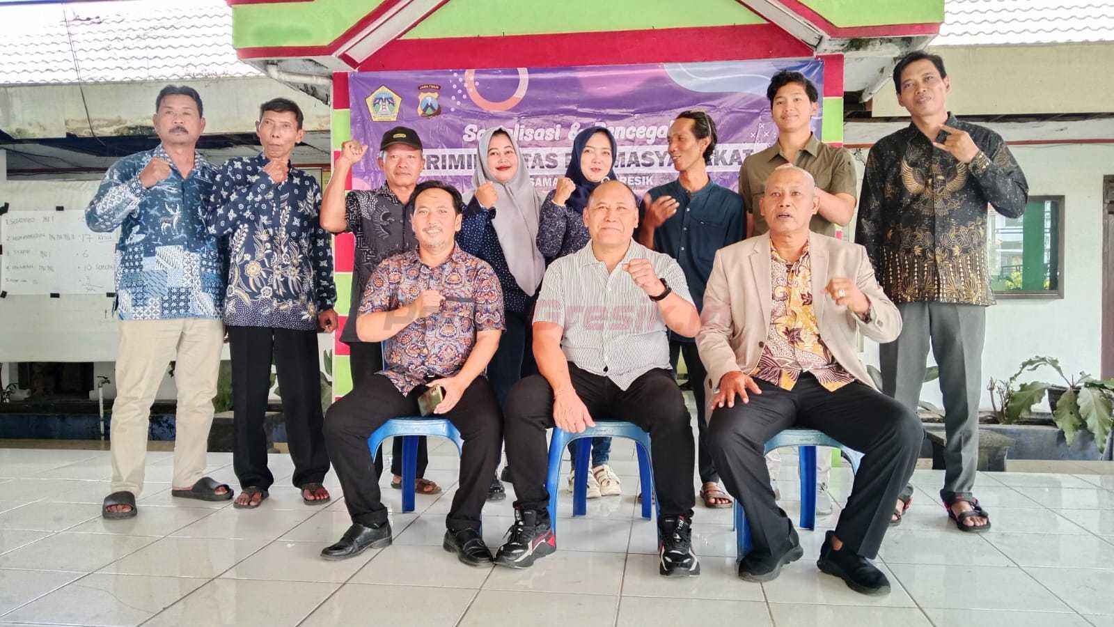 kegiatan sosialisasi dan pencegahan kriminalitas bermasyarakat, dengan menggandeng aparat penegak hukum Polres Gresik yang diadakan pada Kamis(11/9/2025) di balai Desa Putatlor, Menganti.