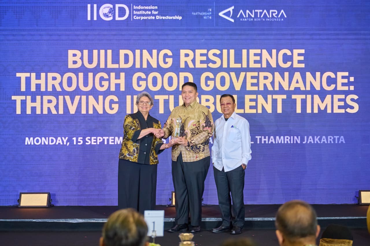 SIG Raih Best Sustainability and Resilience Award, Masuk Top 50 Emiten Big Cap
