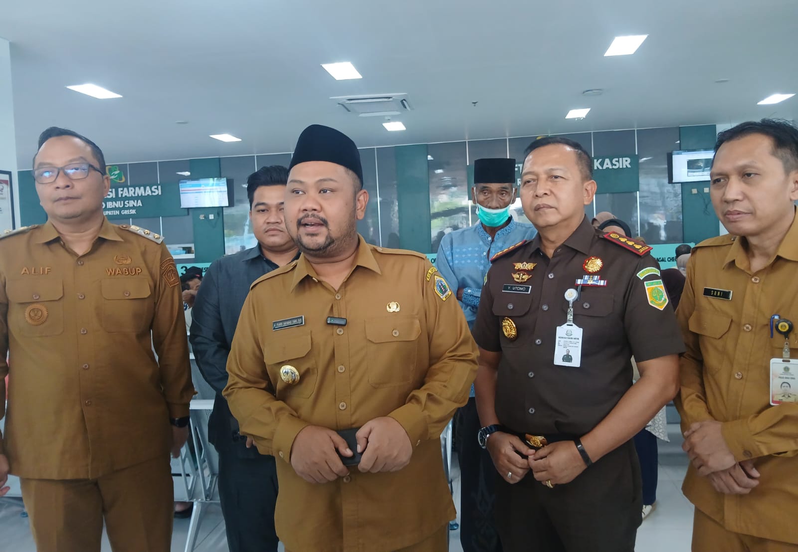 RSUD Ibnu Sina Kabupaten Gresik resmi memiliki Gedung Rawat Jalan dan Diagnostik Terpadu baru. Peresmian gedung megah tersebut berlangsung di Area RSUD Ibnu Sina, Senin (22/9/2025).