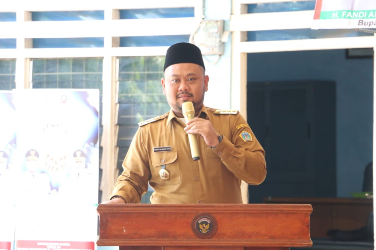Bupati Gresik fandi Ahmad Yani