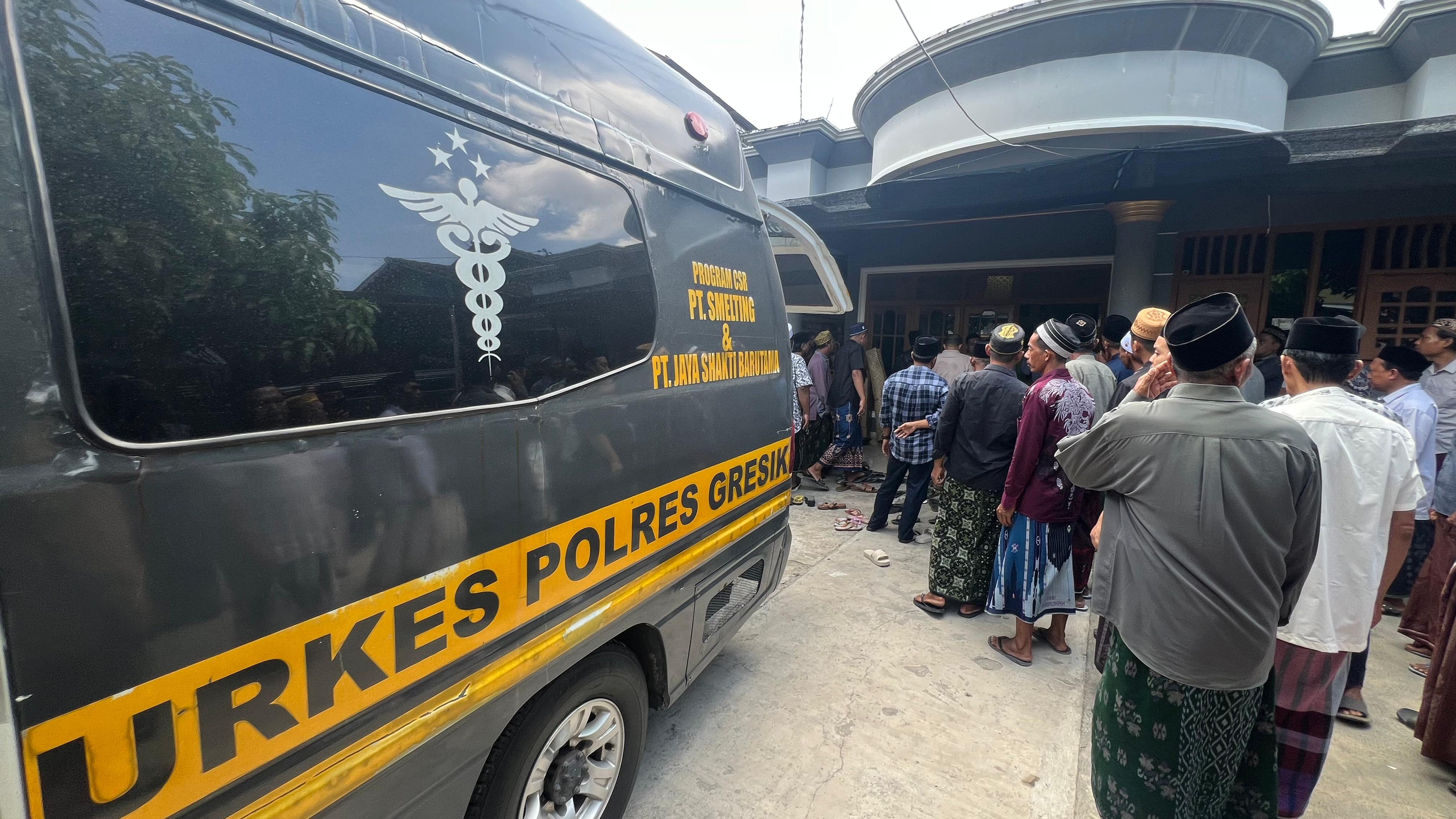 Polres Gresik Fasilitasi Pemulangan Jenazah PMI dari Malaysia, Berikan Layanan Ambulans Gratis hingga Rumah Duka