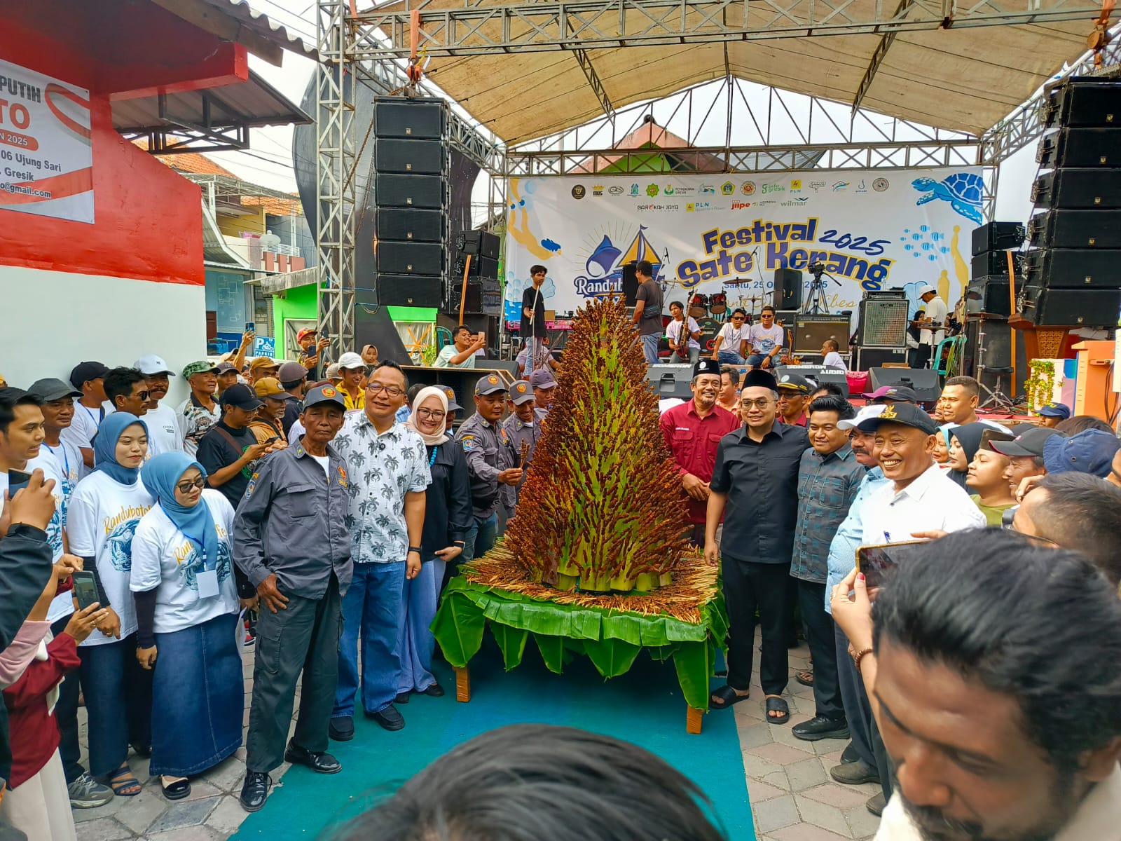 Festival Sate Kerang Randuboto 2025: 2025 Tusuk Sate Dibagikan Gratis, Wabup Gresik Apresiasi Kreativitas Pemuda Desa