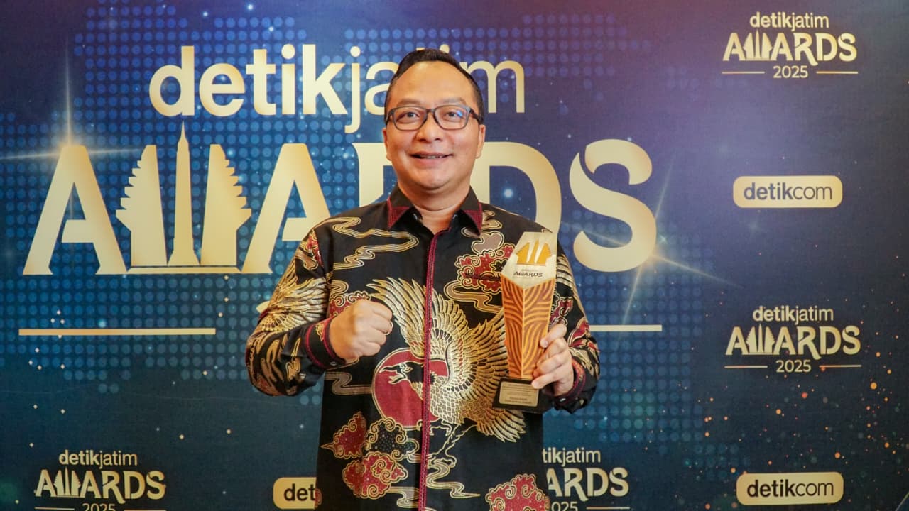 Pemkab Gresik Raih Anugerah Katalisator Keberlanjutan Lingkungan di detikJatim Awards 2025