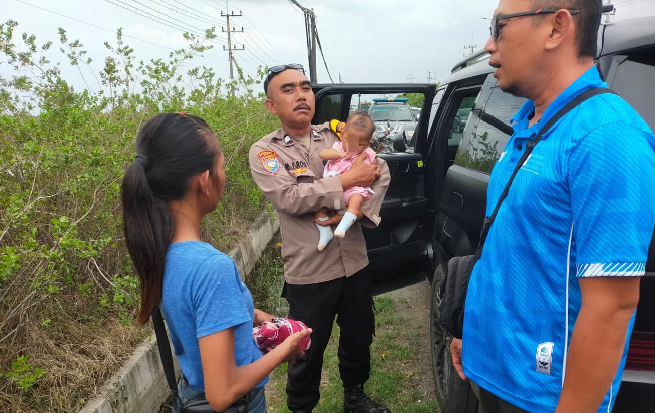 petugas Polsek Manyar bersama jajaran Polres Gresik segera bergerak ke lokasi. Namun setelah dilakukan pemeriksaan menyeluruh, polisi memastikan tidak ada kasus pembuangan bayi sebagaimana diberitakan sebelumnya.