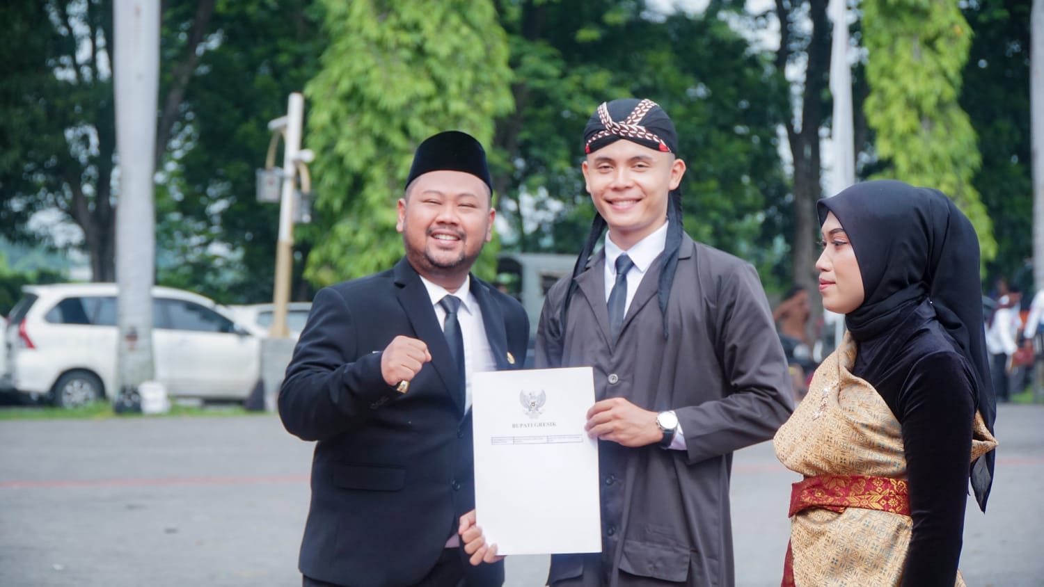 Bupati Gresik Pimpin Upacara Hari Pahlawan 2025, Serahkan 3.022 SK PPPK