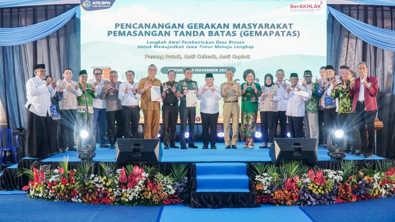 Pencanangan Gerakan Masyarakat Pemasangan Tanda Batas (GEMAPATAS) oleh BPN secara serentak di seluruh daerah, termasuk Kabupaten Gresik.