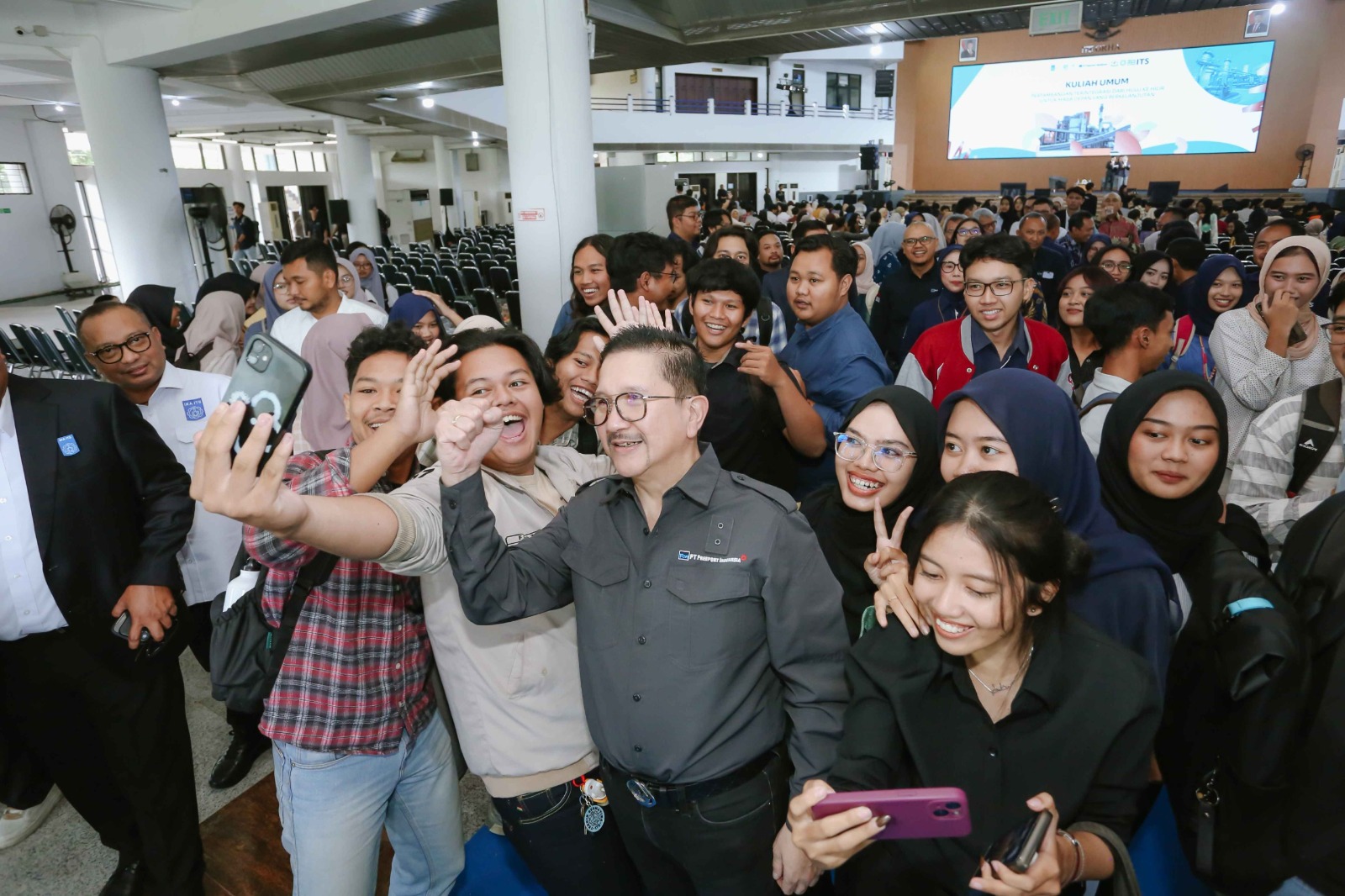 Lakukan Kulliah Umum, Presdir Freeport Indonesia : Mineral Tambang Jadi Fondasi Transisi Energi, Generasi Muda Harus Siap Ambil Peran