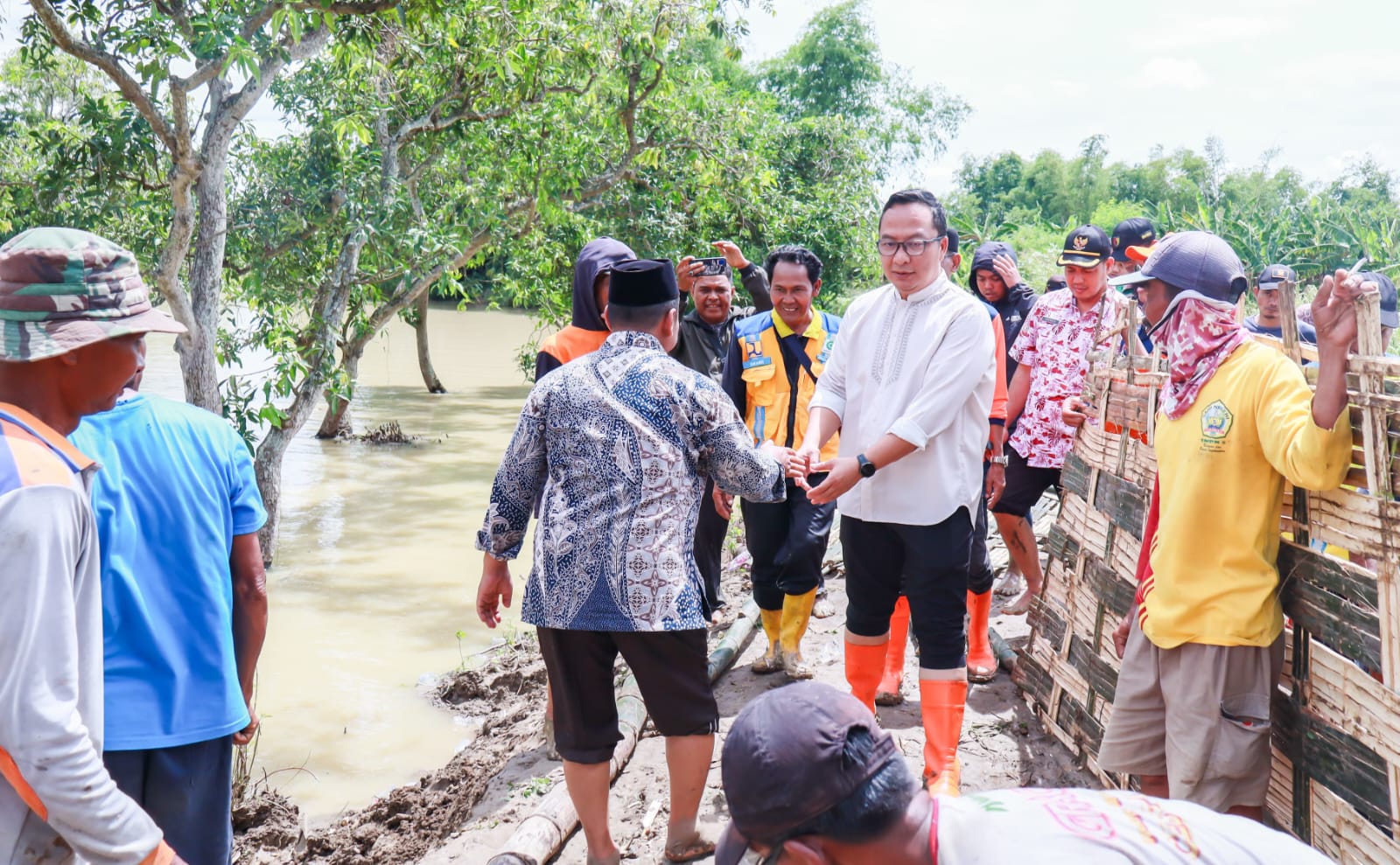 Wakil Bupati Gresik Asluchul Alif Pastikan Perbaikan Permanen Tanggul Kali Lamong Setelah Air Surut