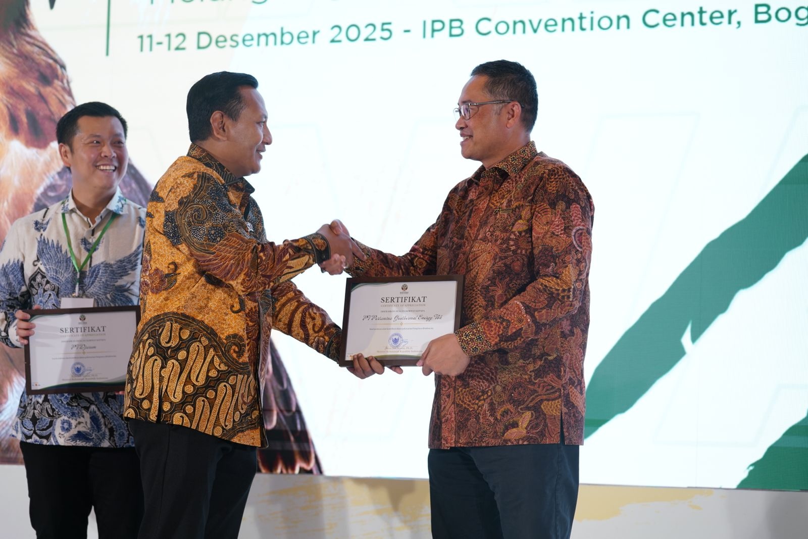 Lebih dari Satu Dekade Lestarikan Elang Jawa, PGE Raih Penghargaan Menteri Kehutanan