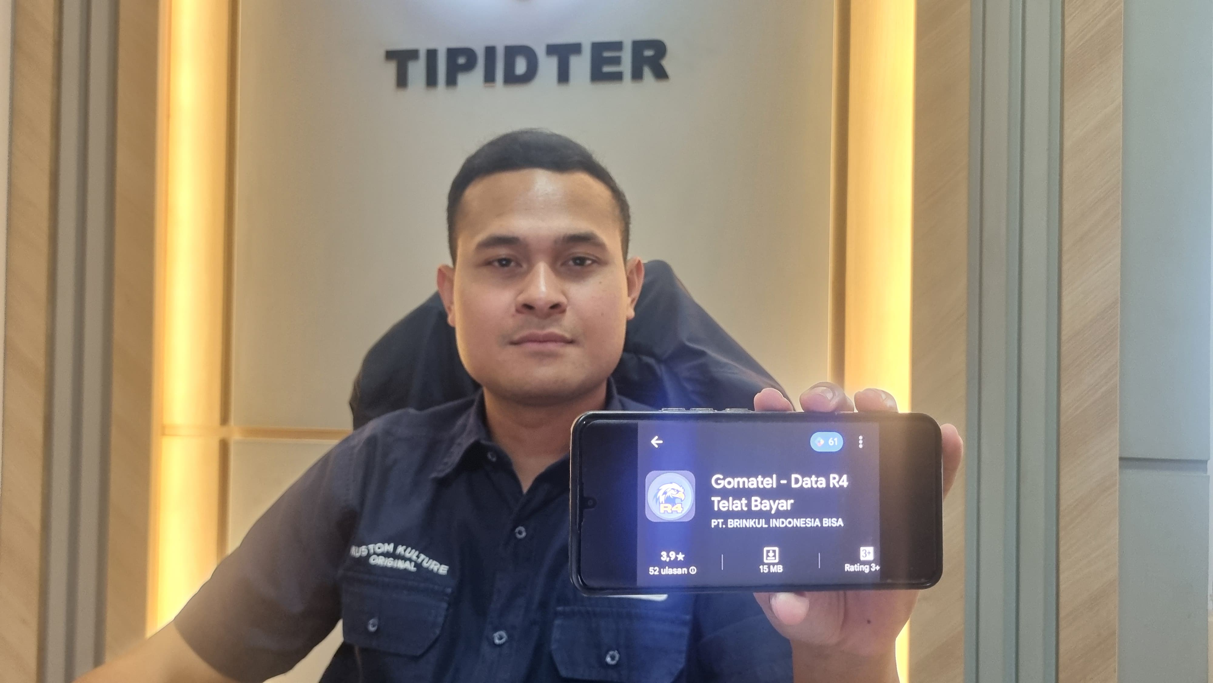 aplikasi ilegal Gomatel – Data R4 Telat Bayar yang digunakan oleh oknum debt collector. Dari hasil penyelidikan, polisi menemukan sebanyak 1,7 juta data debitur yang disebarluaskan tanpa izin.