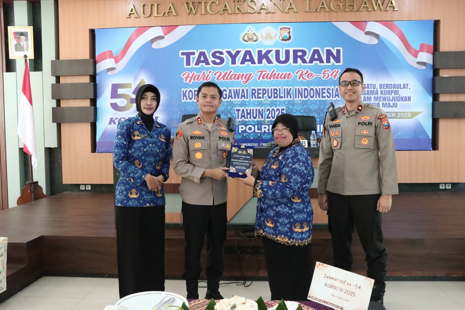 Peringatan Hari Ulang Tahun (HUT) KORPRI ke-54 di Polres Gresik pada Selasa (2/11/2025)