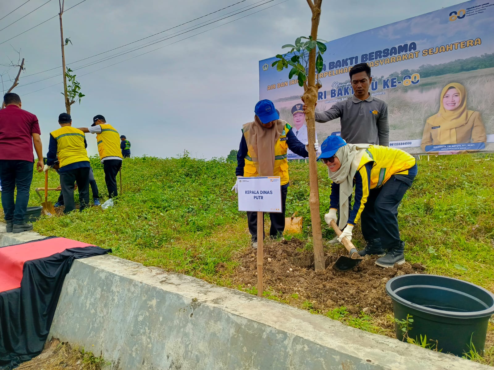 Hari Bakti PU ke-80, DPUTR Gresik Hijaukan Waduk Mentaras dan Perkuat Tanggul dengan Vetiver