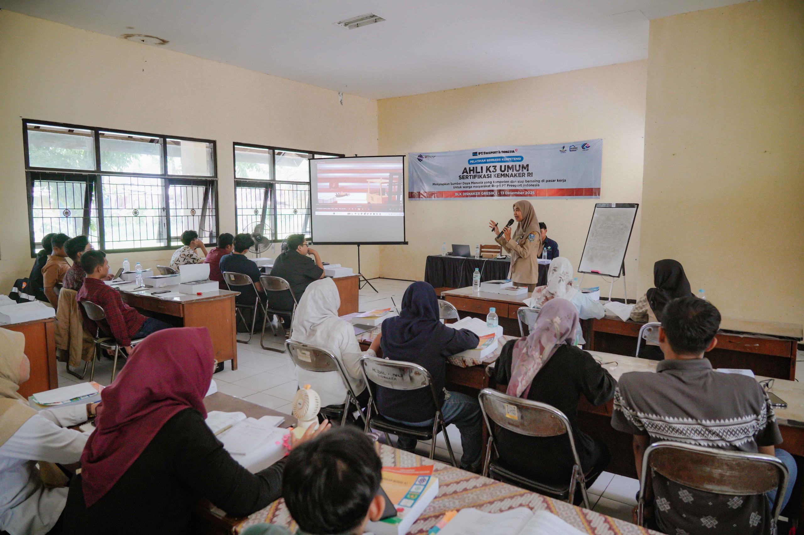 PT Freeport Indonesia Bekali Lebih dari 700 Warga Sekitar Smelter dengan Sertifikasi Industri Nasional