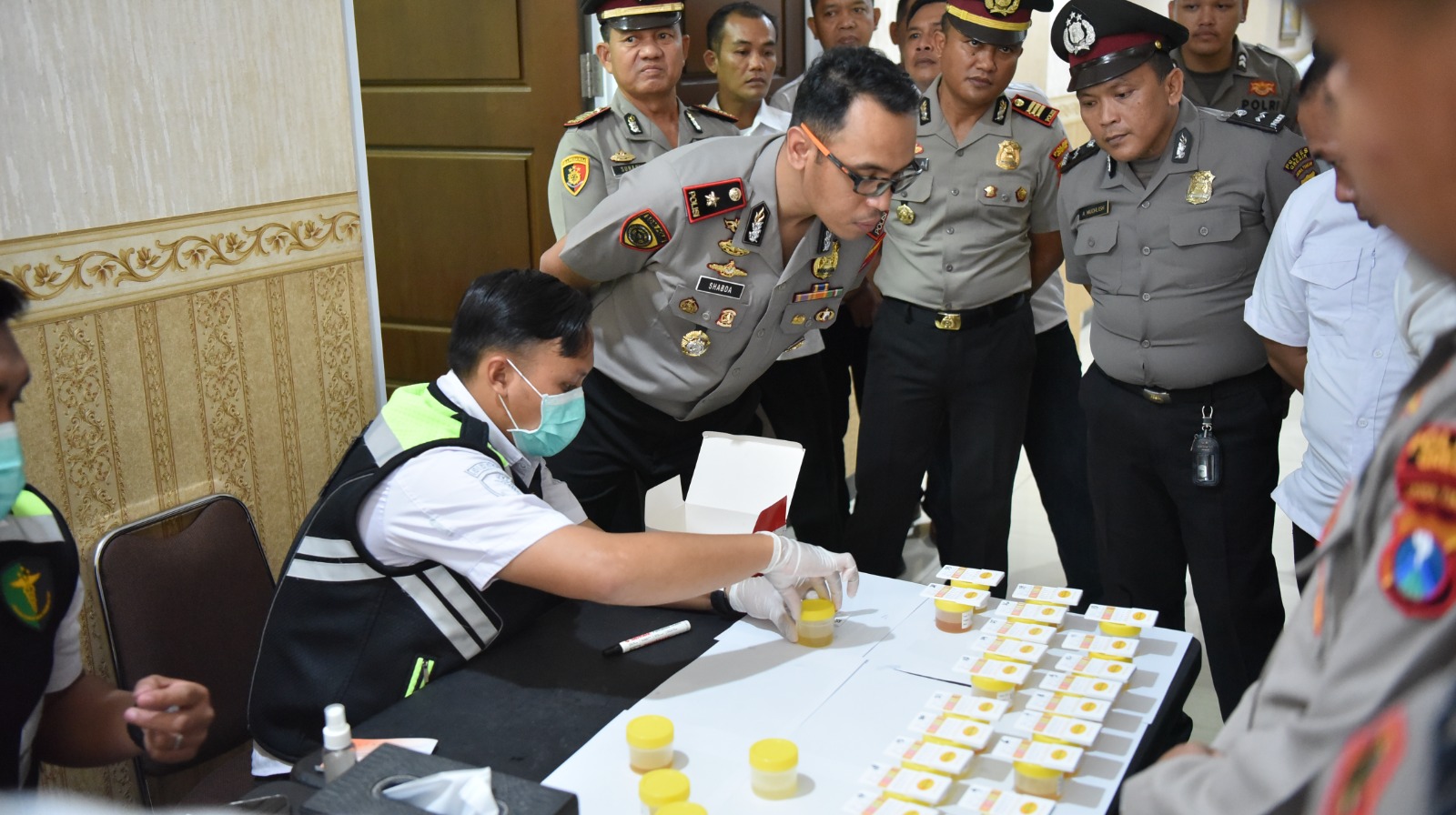 Polres Gresik Gelar Tes Urine Mendadak, Seluruh Personel Dinyatakan Negatif