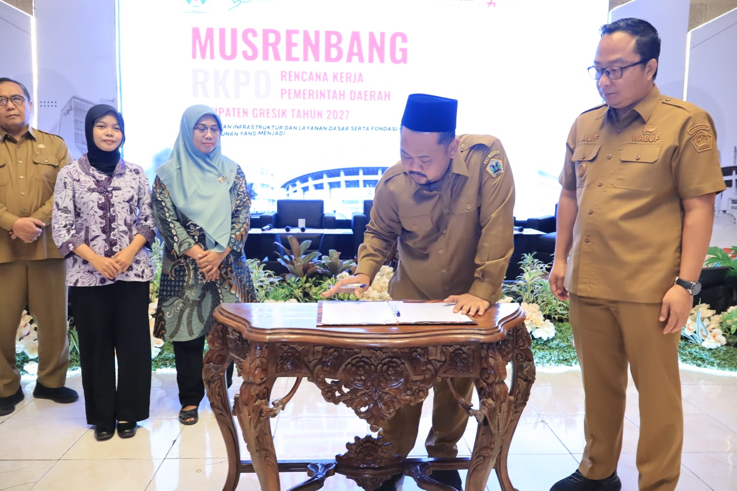 Bupati Gresik Fandi Akhmad Yani membuka Musrenbang RKPD Tahun 2027 di Ruang Mandala Bhakti Praja, Kantor Bupati Gresik, Senin (16/3/2026).