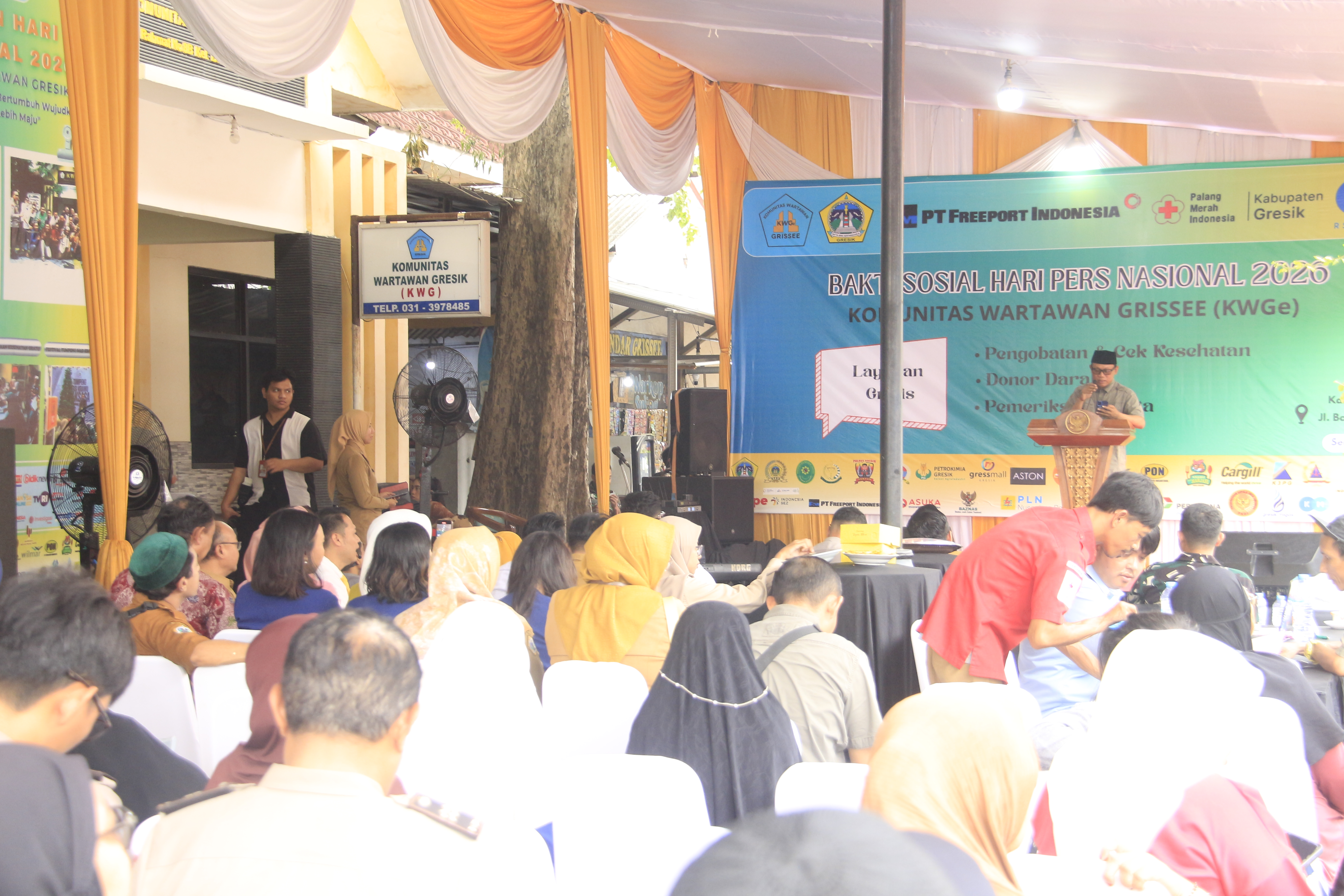 Ketua KWG, Miftahul Arif, saat membuka pengobatan gratis dalam rangka HPN 2026