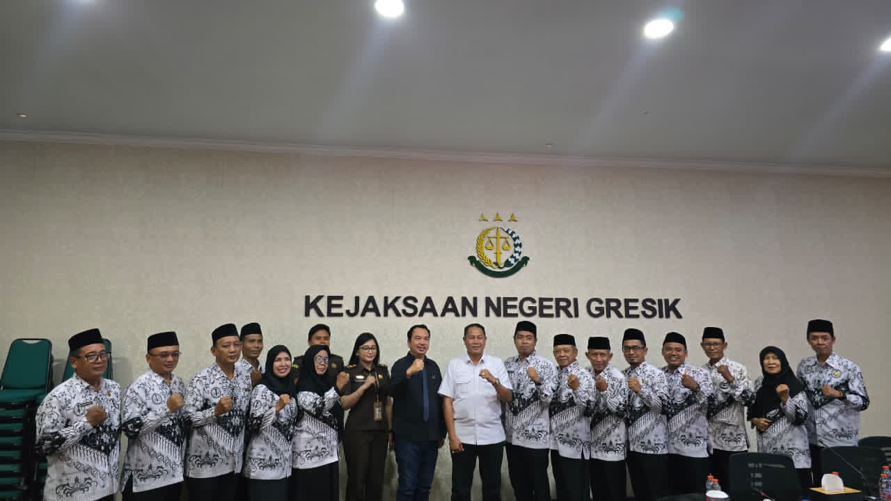 audiensi dan silaturahmi yang dilakukan jajaran pengurus PGRI Kabupaten Gresik ke Kejaksaan Negeri Gresik, pada Senin (13/4/2026).