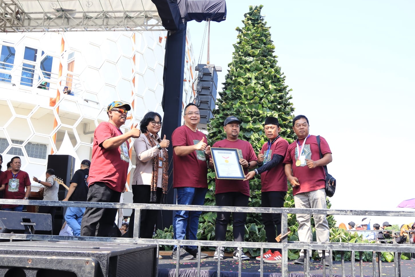 Bupati Gresik Apresiasi KWGe Usai Tumpeng Nasi Krawu Raih Rekor MURI