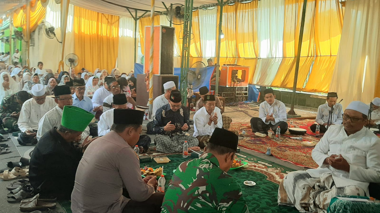 Haul Mbah H. Noloyudho kembali digelar khidmat di halaman Masjid Jami’ Baitul Muttaqin, Kamis (11/6/2026).