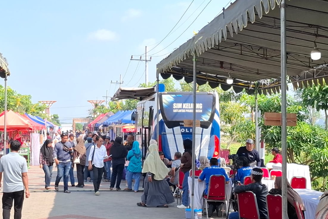 SIM Keliling Ramai Peminat, 66 Warga Manfaatkan Layanan di Festival Nasi Krawu Gresik