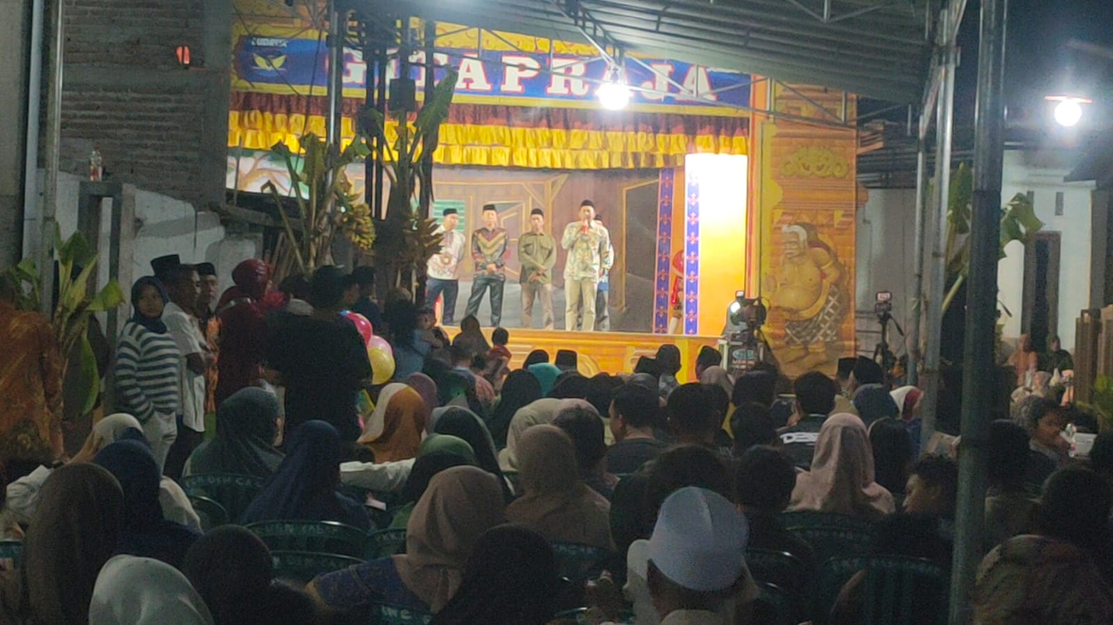 Pegeralran ludruk, peringati sedekah bumi Desa Cagakagung.