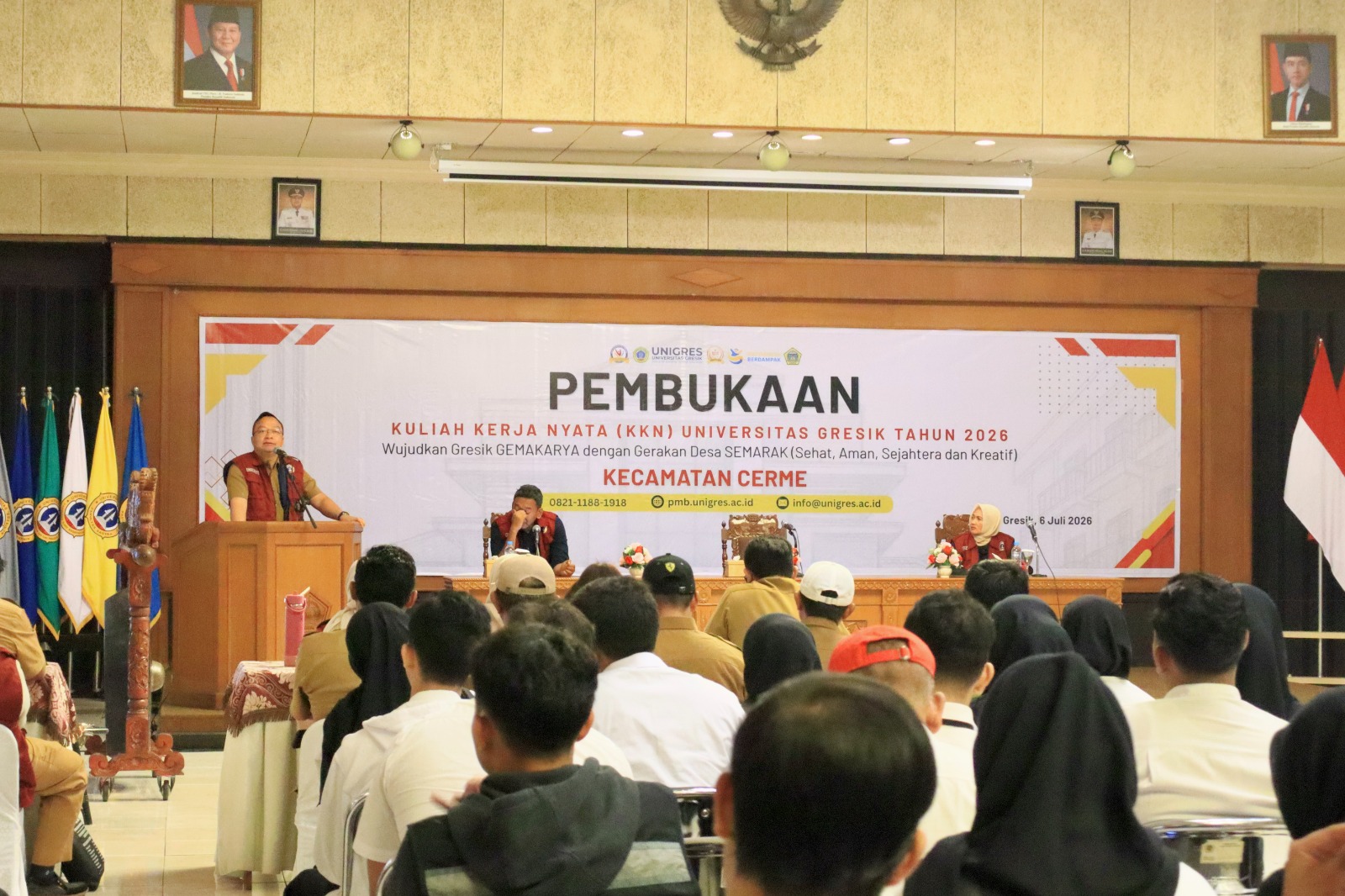 Wakil Bupati Gresik, Asluchul Alif saat menghadiri pelepasan KKN Mahasiswa Universitas Gresik
