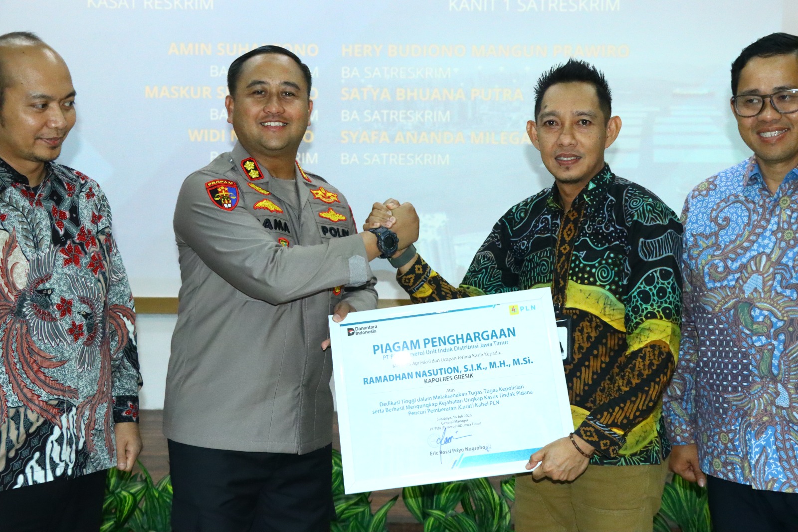 Polres Gresik Raih Penghargaan Tertinggi PLN UID Jatim Usai Ungkap Kasus Pencurian Kabel Listrik