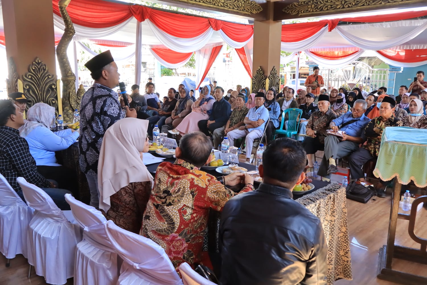 Konsultasi Publik Pengadaan Tanah yang digelar di Kantor Desa Menganti, Kecamatan Menganti, Kamis (16/7/2026).