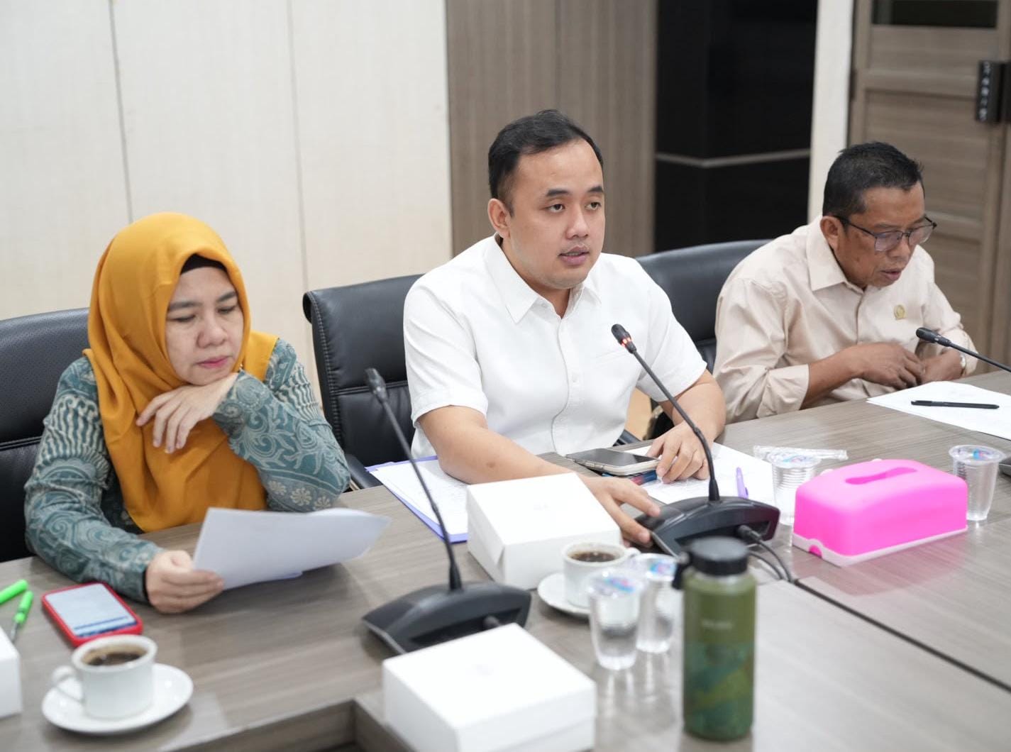 Ketua Komisi I DPRD Gresik, Muhammad Rizaldi Saputra bersama anggota