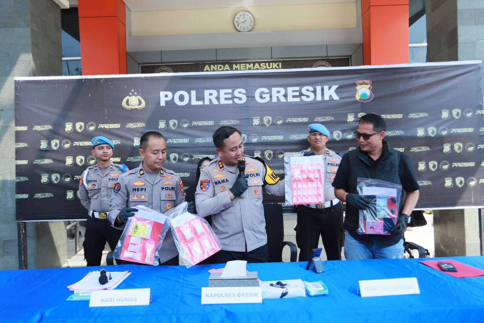 Satresnarkoba Polres Gresik Bekuk Kurir Sabu di Menganti, 30 Paket Seberat 81,46 Gram Disita