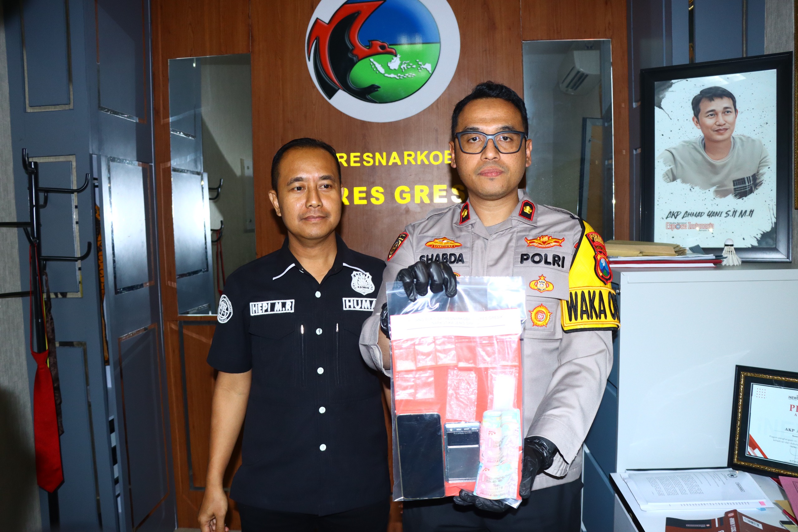 Satnarkoba Polres Gresik mengungkap peredaran narkotika jenis sabu di Kecamatan Panceng.