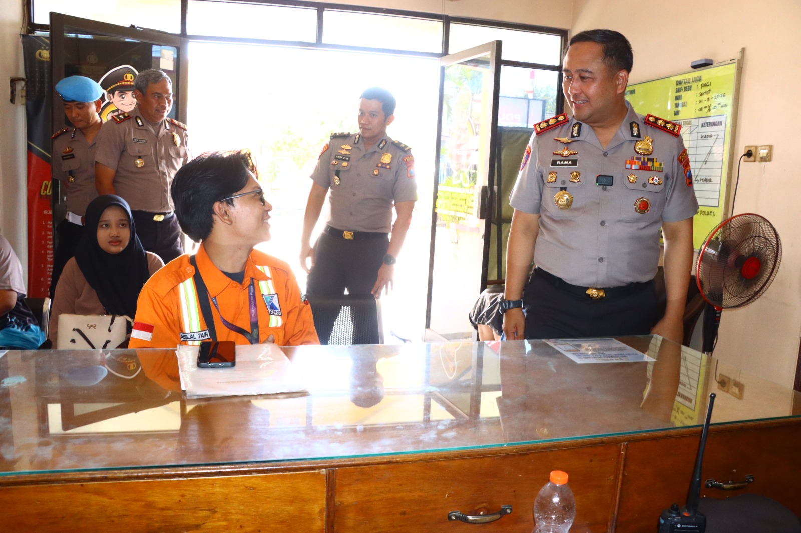 Kapolres Gresik Cek Pelayanan di Tiga Lokasi, Tekankan Disiplin dan Integritas Anggota
