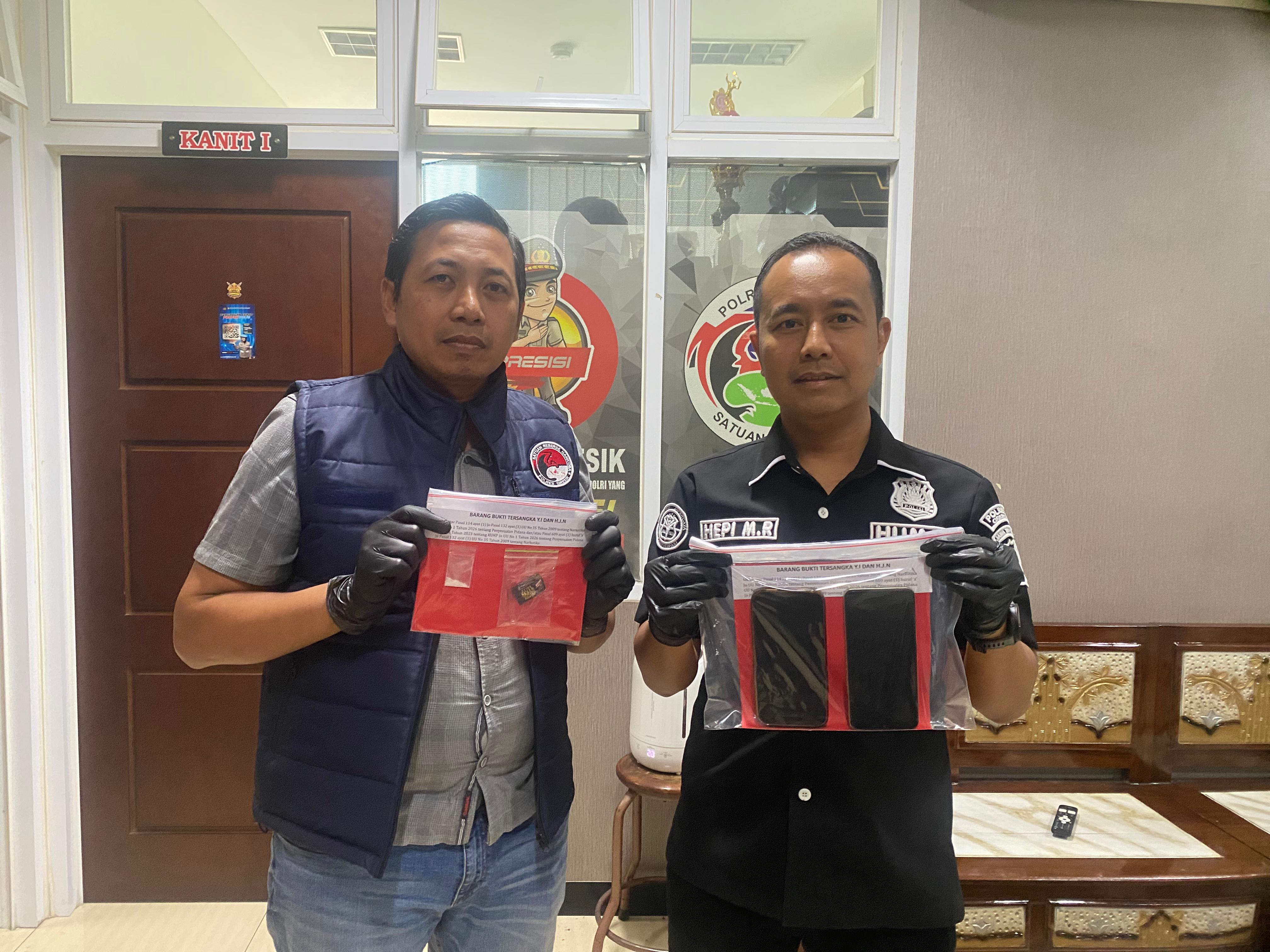 Sabu Disembunyikan dalam Bungkus Permen, Dua Warga Cerme Ditangkap Polres Gresik