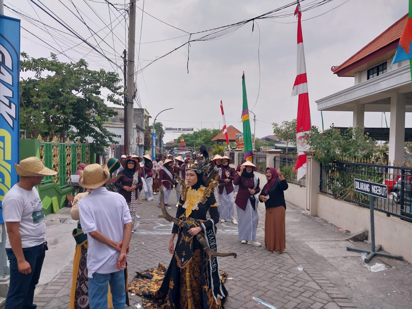 Sedekah Bumi Desa Betiting Cerme Meriah, Kirab Gunungan Hasil Bumi hingga Parade Sound Nusantara